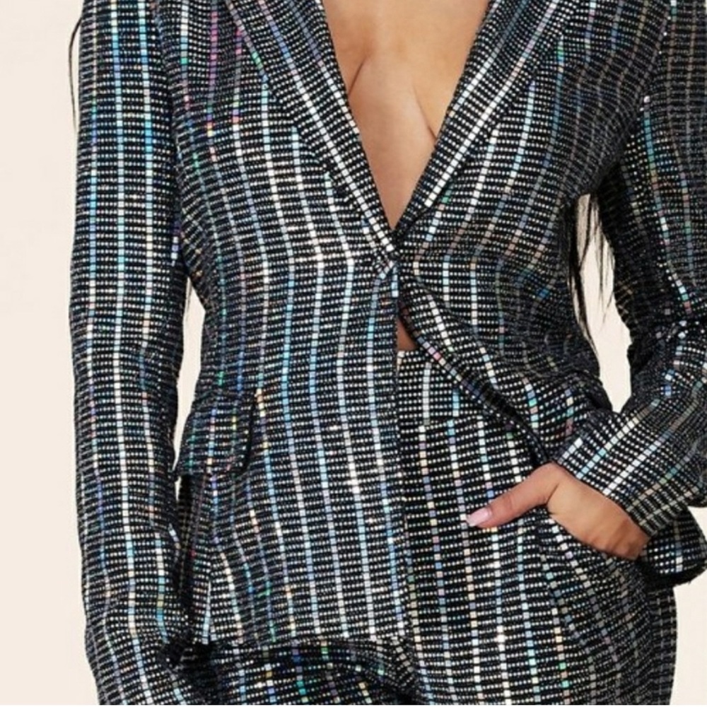 🆕 2 Piece Sparkling Suit